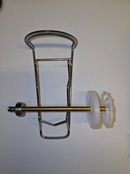 Metallkonstruktion mit Halterung und Kunststoffteilen, vermutlich für Maschinen.